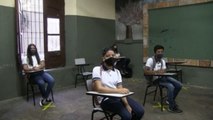 Estudiantes paraguayos vuelven a clases con una modalidad híbrida y la oposición sindical