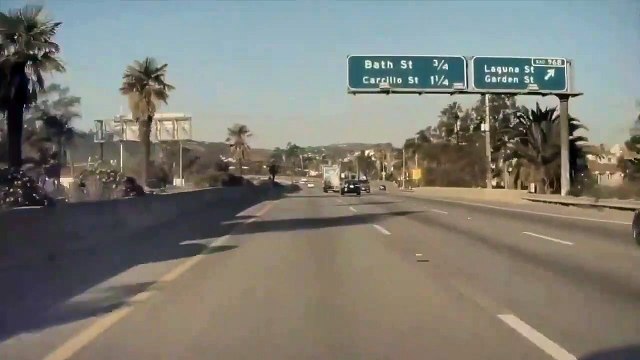 Le pilote auto de cette Tesla évite parfaitement un accident avec un mauvais conducteur !