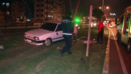 Kayganlaşan yolda aydınlatma direğine çarptı