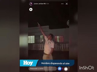 Hombre disparando al aire