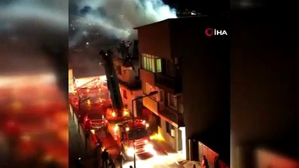 İzmir’de bir ev alevlere teslim oldu