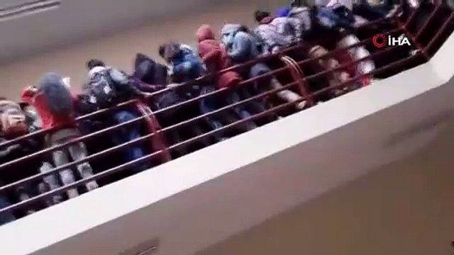 Kavga anında korkuluklar kırıldı, öğrenciler 5. kattan yere çakıldı: 5 ölü, 3 yaralı