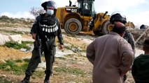İşgalci İsrail yuva yıkmaya devam ediyor... Evleri yıkılan 12 Filistinli sokakta kaldı