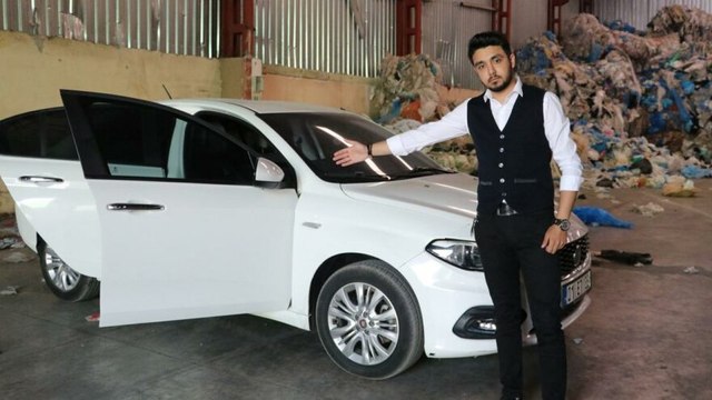 Sıfır otomobilin 2 kapısı değişmiş, direği boyalı çıktı