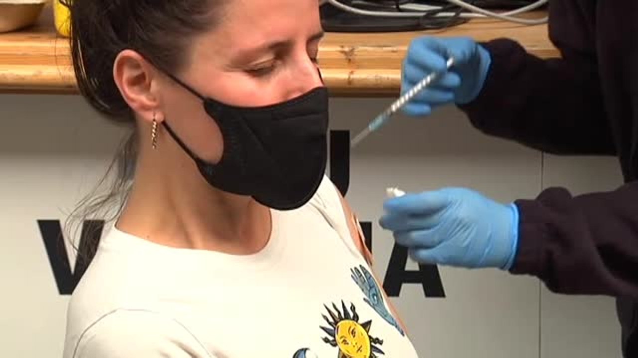 Un estudio certifica que AstraZeneca es efectiva en todas las edades