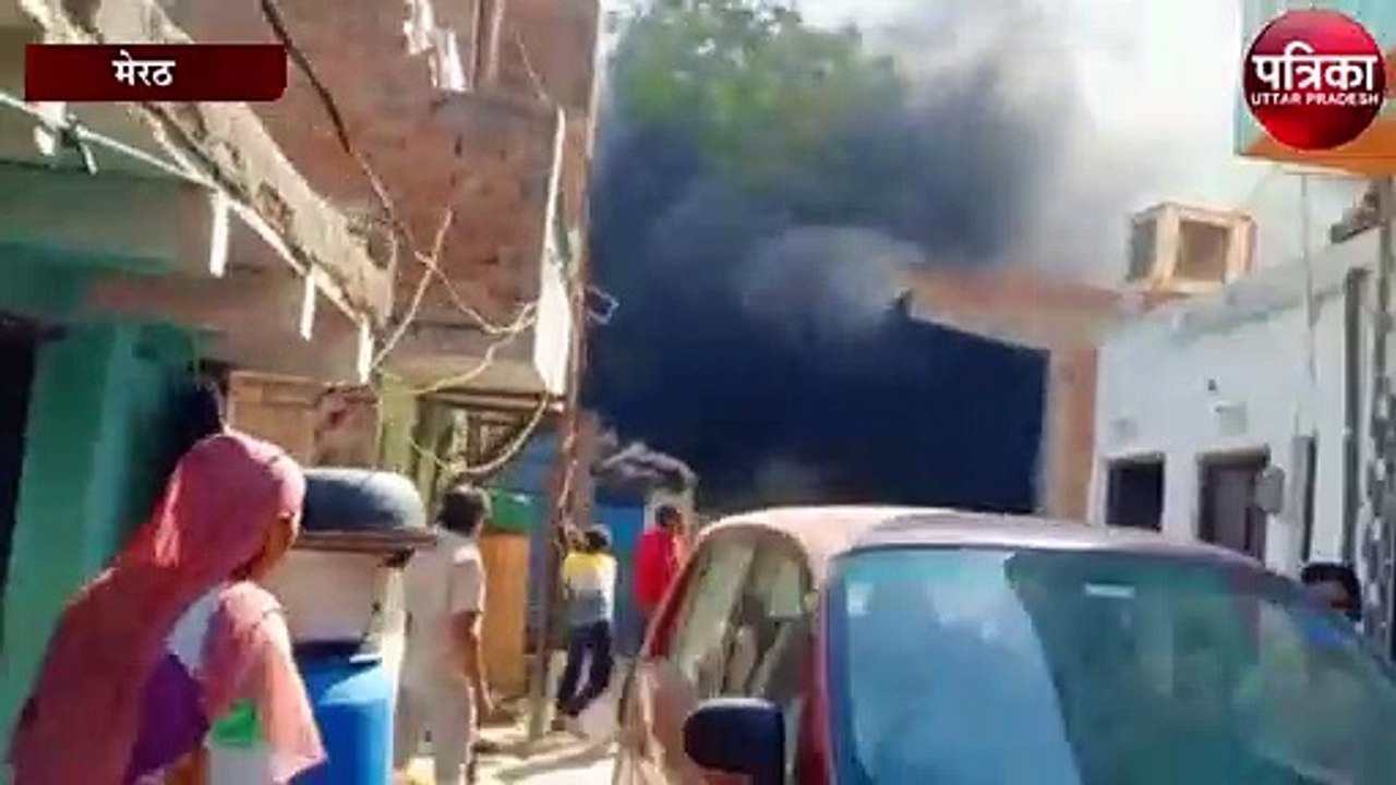 धमाके के साथ फटा गैस सिलेंडर, लगी आग