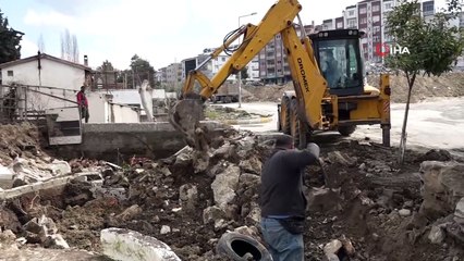 - Kuşadası’nda dere yatağındaki evler vatandaşlarla anlaşma yapılarak yıkılacak