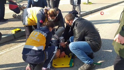Otomobilin çarptığı yaşlı adamın ilk tedavisini yoldan geçerken gördüğü oğlu yaptı