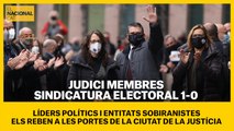 Líders polítics i d'entitats independentistes reben als membres de la sindicatura electoral de l'1-O a les portes de la Ciutat de la Justícia