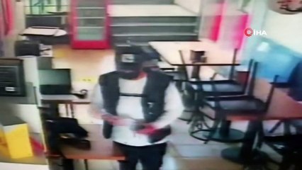 Gündüz Vakti Restorandan Cüzdan Çalan Hırsızın Rahat Tavırları Pes Dedirtti