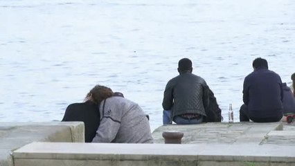 Los parisinos ocupan las orillas del Sena, un lugar donde poder socializar