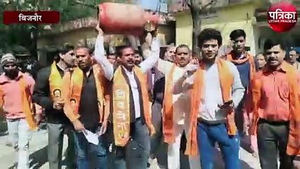 महंगाई को लेकर शिवसेना का प्रदर्शन