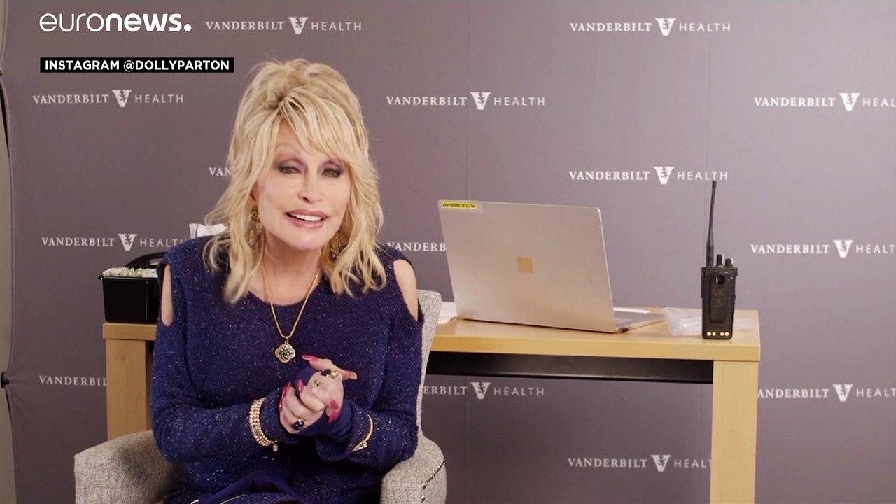 Dolly Parton (75): Impfung mit Gesang und Millionen-Spende für Forschung