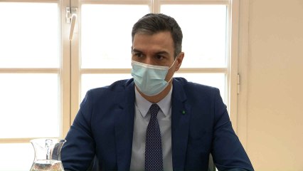 Pedro Sánchez diseña el plan de 'pasaportes de vacunación' con el núcleo duro del Gobierno.