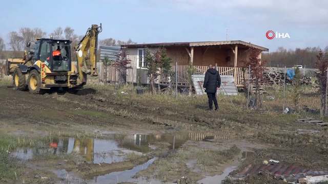Büyükçekmece’de içme suyu havzasına yapılan kaçak yapılar yıkıldı