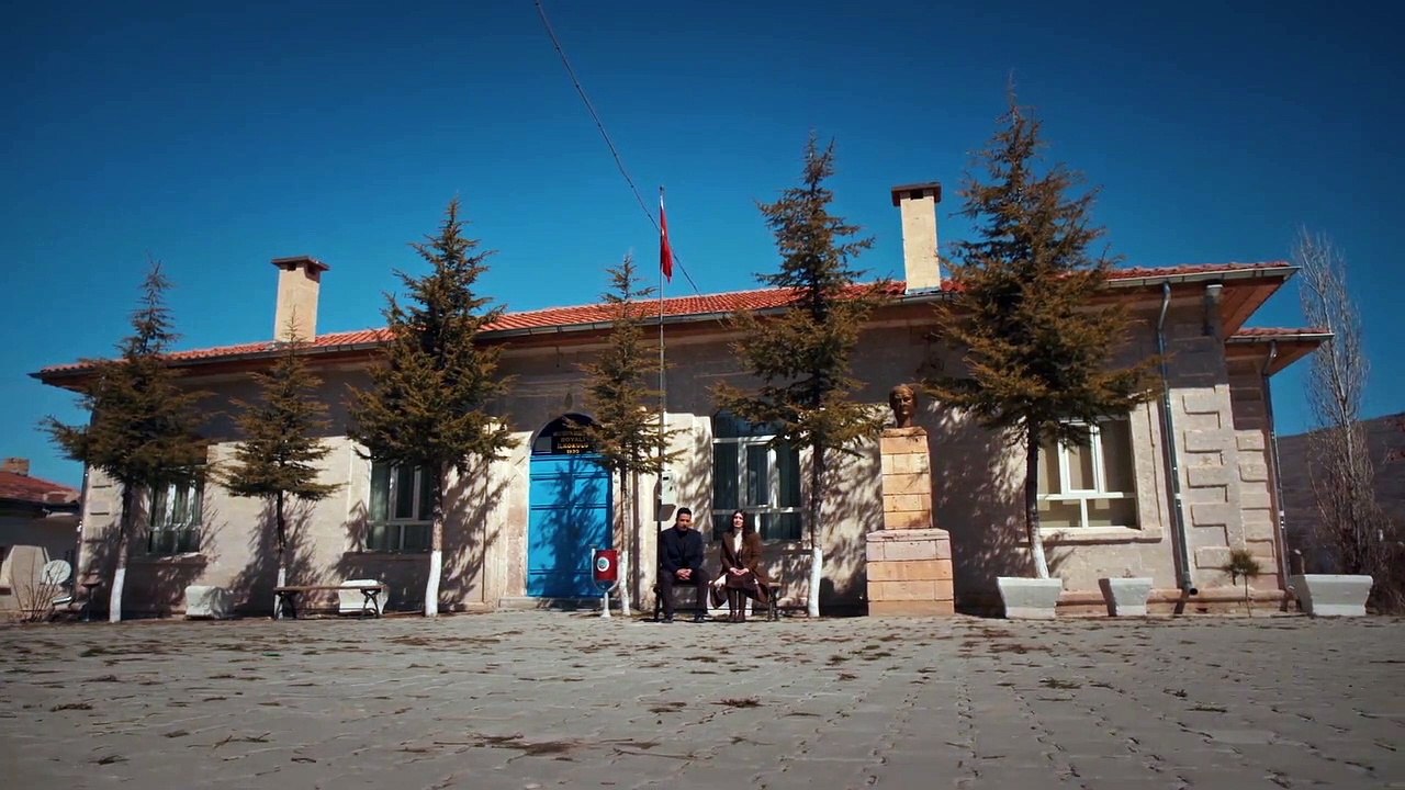 Mavi’den son bir şans isteyen Ali… - Aşk ve Mavi 21.Bölüm