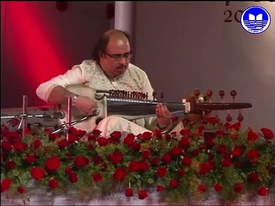 USTAD SHUJAAT KHAN E TEJENDRA N.MAJUMDAR IN CONCERTO --- DUETTO SITAR E SAROD 1