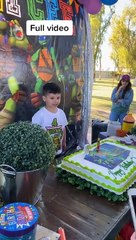 Niño estalló contra su tía por meterle la cara en el pastel tras cantarle el cumpleaños