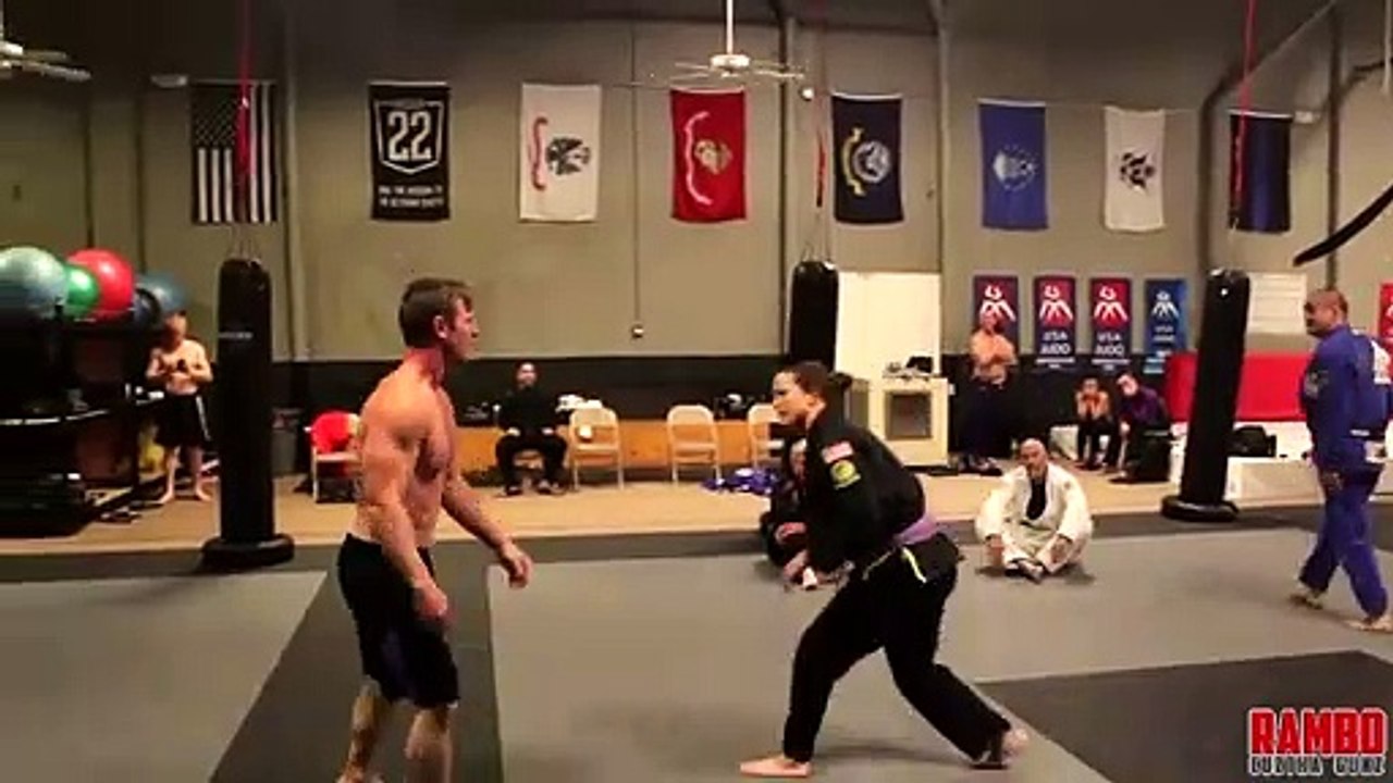 Bodybuilder VS champion de Jiu-Jitsu... Qui va remporter le combat