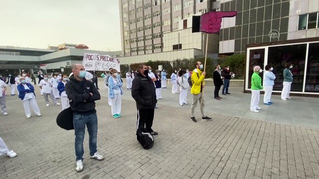 MADRİD - Sağlık çalışanları 'sağlıkta özelleştirmeyi ve siyasi atamaları' protesto etti