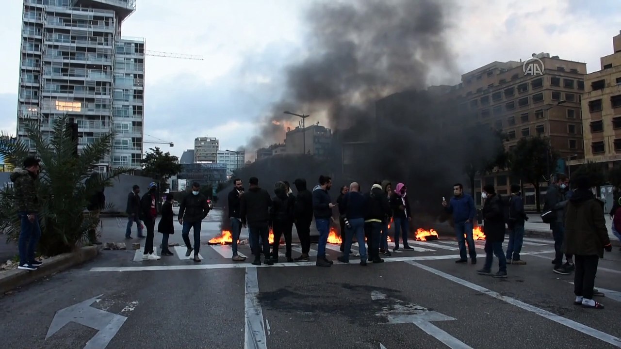 BEYRUT - Beyrut Şehitler Meydanı'nda ekonomik kriz protestosu