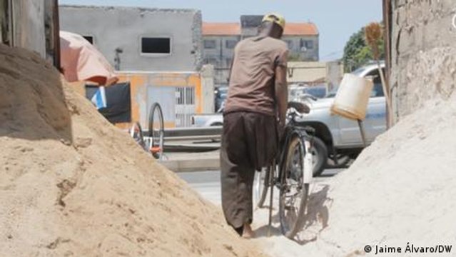 Mozambicans overcome “invisible barriers” to work