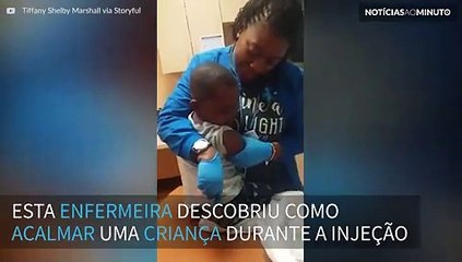 Enfermeira acalma criança durante injeção... dando-lhe 5 dólares!
