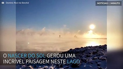 Neblina forma bela paisagem em lago nos EUA