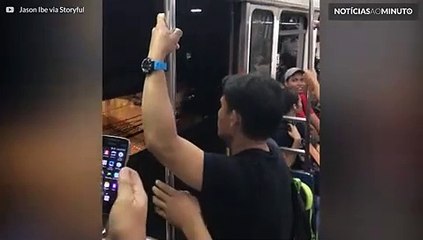 Pânico no metrô: portas não fecham ao sair da estação!