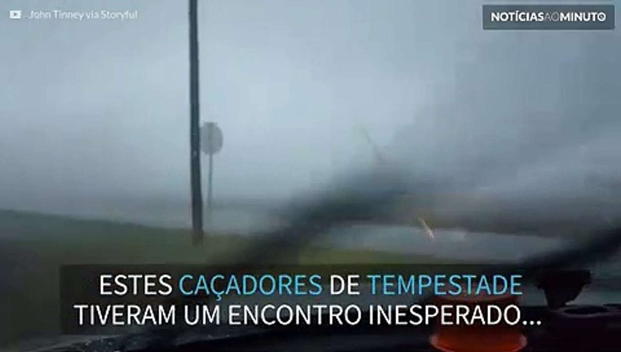 Caçadores de tempestade tem encontro inesperado com tornado nos EUA
