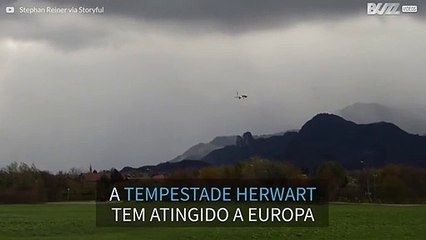 Avião falha em aterrissagem na Áustria