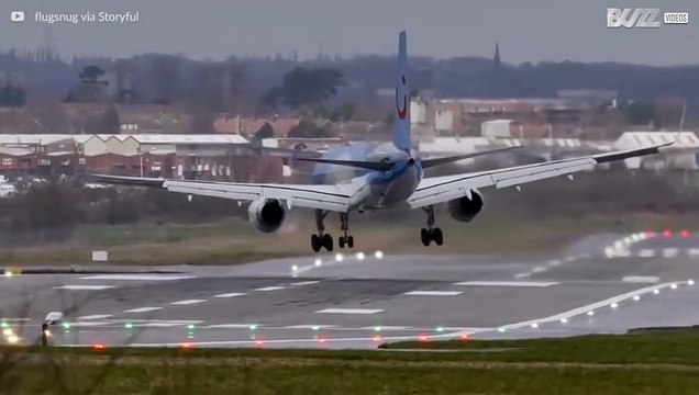 Tem medo de pousar em tempestades? Não assista este vídeo!
