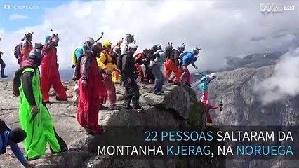 Mais de 20 base jumpers saltam de uma cascata na Noruega