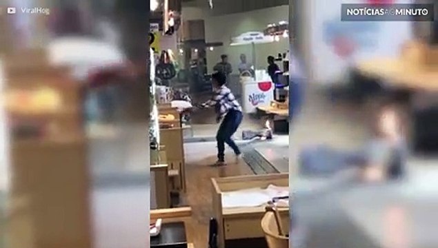 Hoverboard pega fogo em shopping nos EUA!