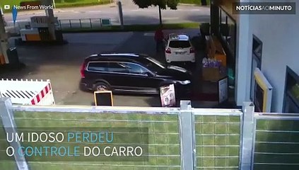 Idoso perde o controle de carro e entra em loja de posto de gasolina