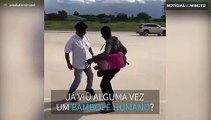 Hilário: Dança com bambolê humano
