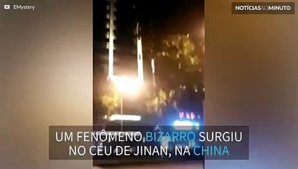 OVNI? Luz retangular surge no céu e intriga pessoas na China