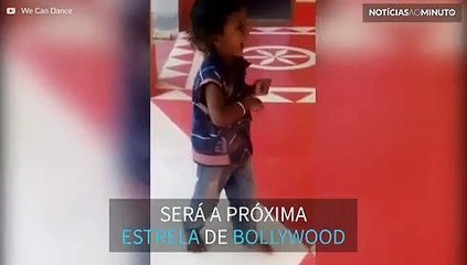 Menino indiano está pronto para Bollywood!