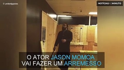 Ator de Game of Thrones faz mágica com machado
