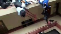 7 estudiantes mueren en Bolivia tras caer de un cuarto piso de una universidad