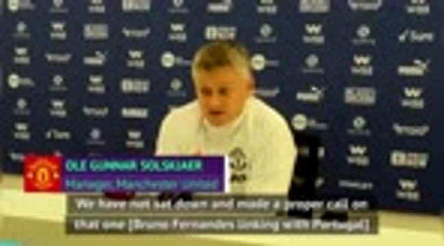 Solskjaer weighs up Fernandes international duty ban