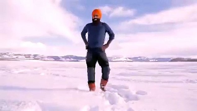 Viral Video: कोरोना वैक्सीन की पहली डोज लगवाने के तुरंत बाद यह शख्स पहुंच गया बर्फ से जमी झील पर, देखिए फिर क्या हुआ