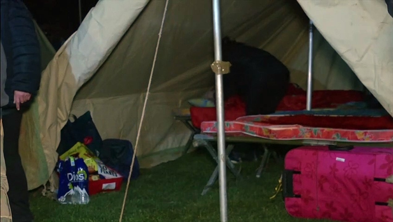 Nach dem Erdbeben: Tausende schlafen in Notunterkünften