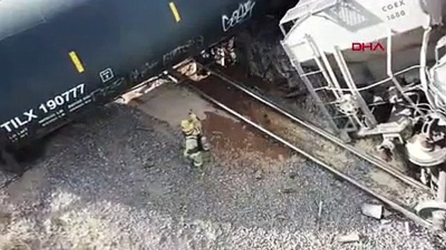 ABD'de yük trenine ait 44 vagon raydan çıktı