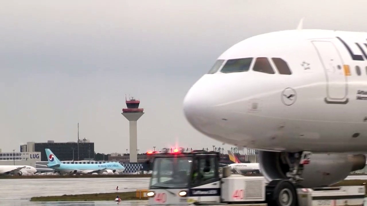 Lufthansa meldet Rekordverlust