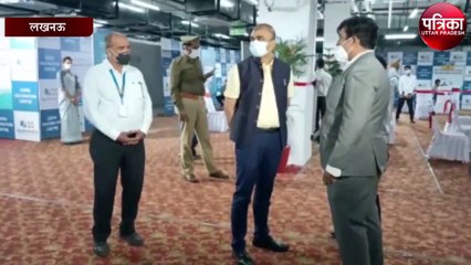 लखनऊ जिलाधिकारी ने वैक्सीन लगवाने आए लोगो से की बात