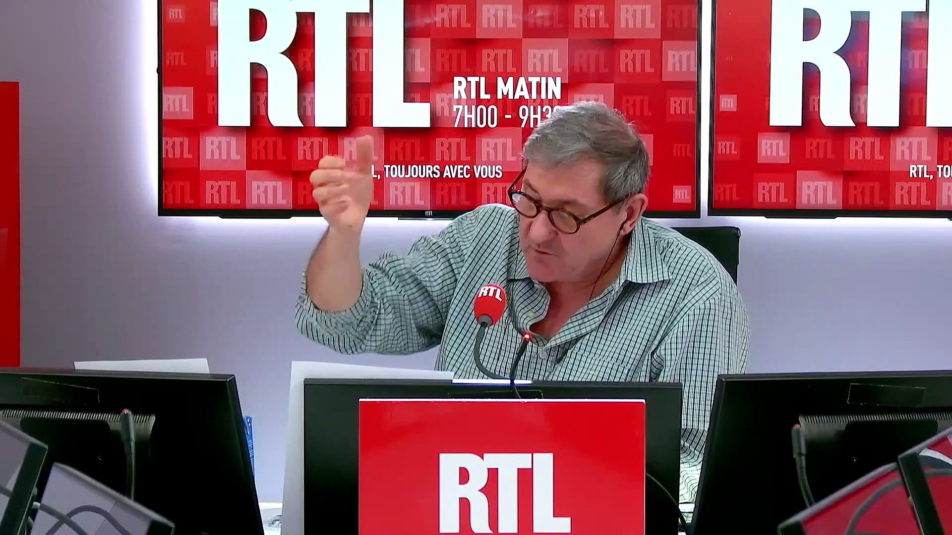 La Recette De Cyril Lignac Pour Un Gateau A Consommer Presque Sans Moderation Video Dailymotion