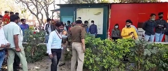 आगरा- ताजमहल पर हार्ट अटैक पड़ने से पर्यटक की मौत।