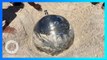 Bola Besi Misterius Ditemukan di Pantai Bahama - TomoNews