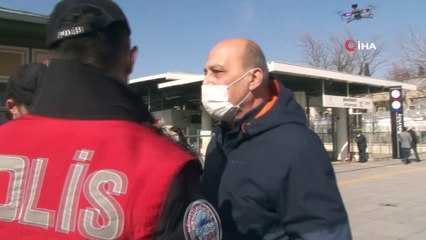 Polisi görünce maskesini taktı, ceza yemeden kurtulamadı